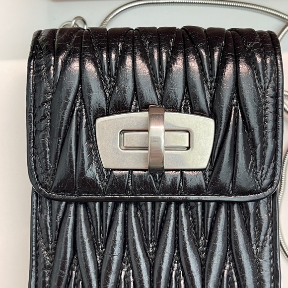 MIU MIU black Matelasse Pattina leather crossbody shoulder phone bag w/box - Picture 7 of 12
